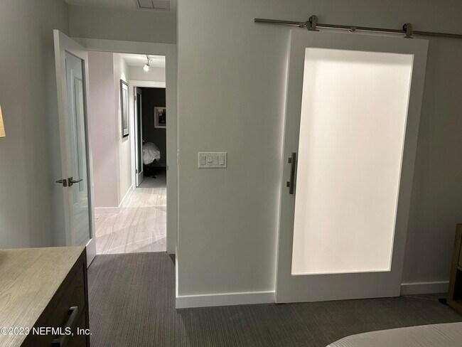 Building Photo - 937 Espinado Ave