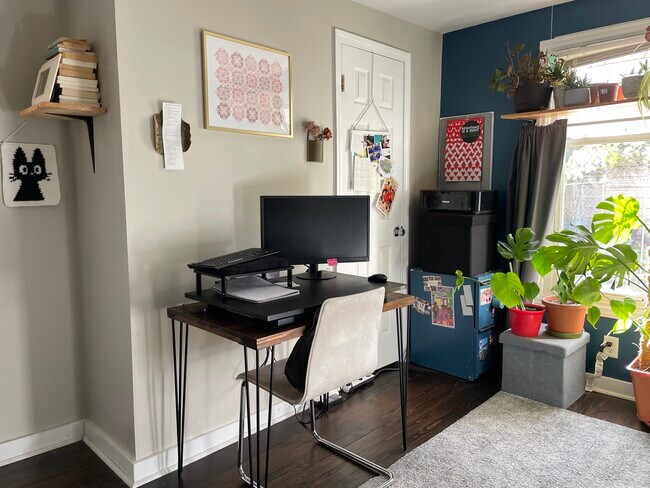 Additional living room storage space and wall area for furnishings - 520 Commonwealth St