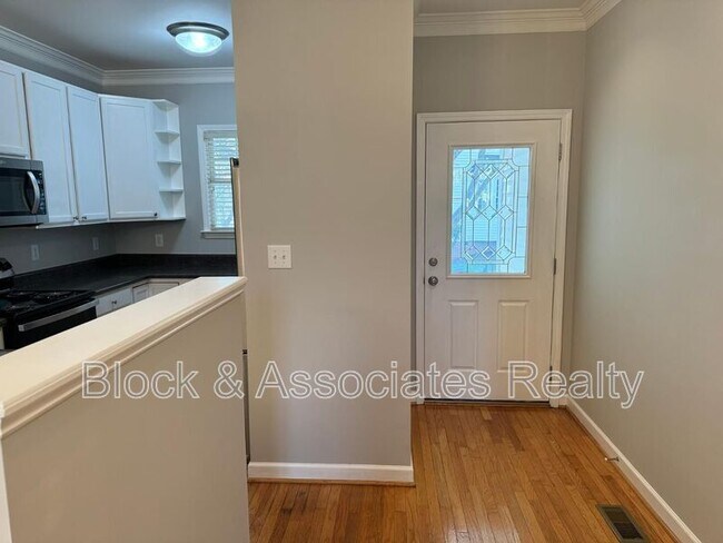 Building Photo - 27 Great View Ct