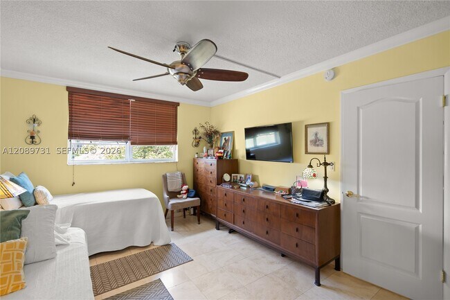 Building Photo - 2851 Leonard Dr