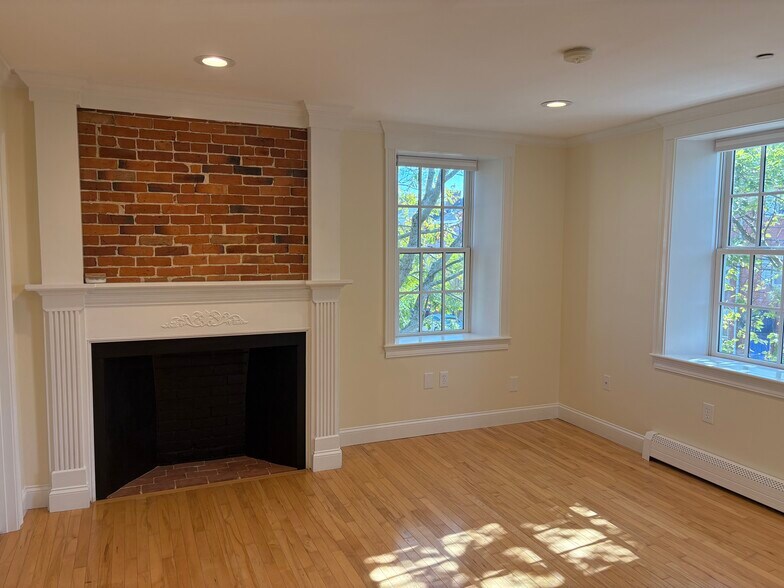Building Photo - 147 State St