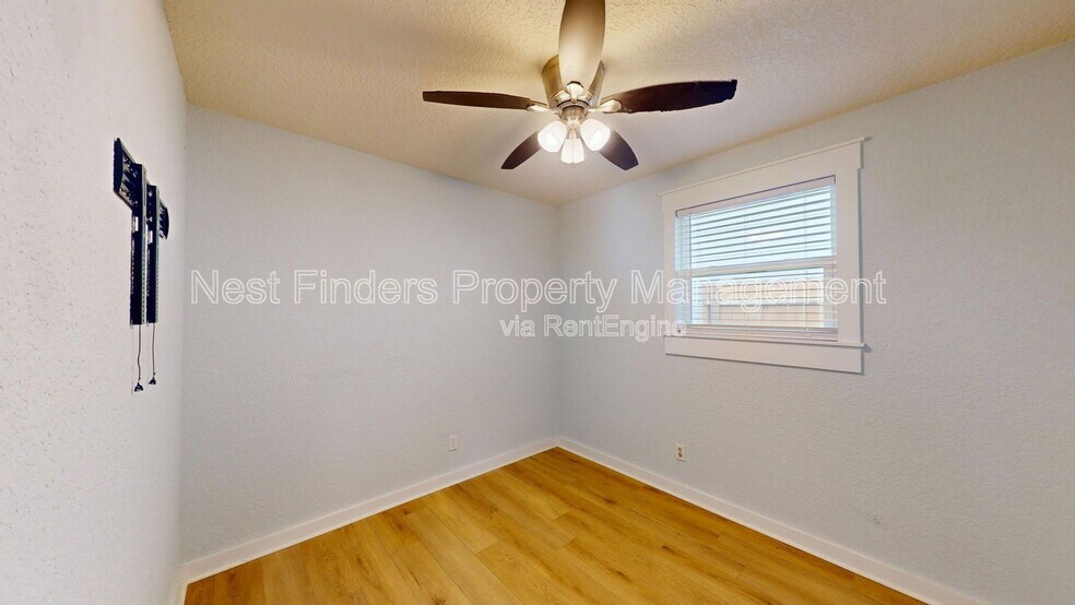 Building Photo - 216 9th St S