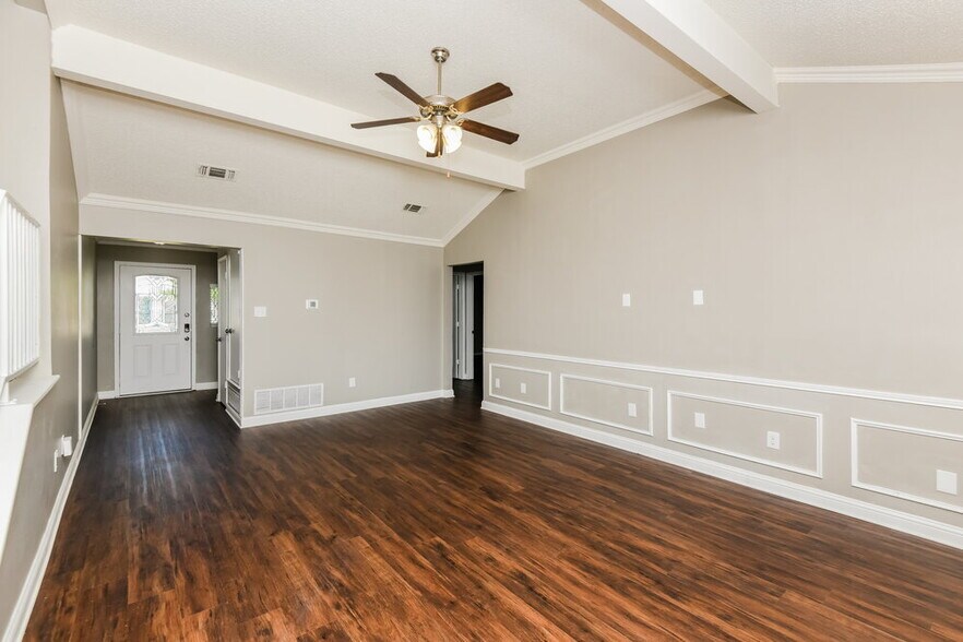 Building Photo - 610 Lemon Dr