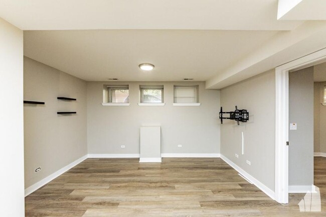 Building Photo - 1 bedroom in Chicago IL 60614