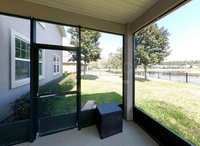 Building Photo - 2099 Club Lake Dr