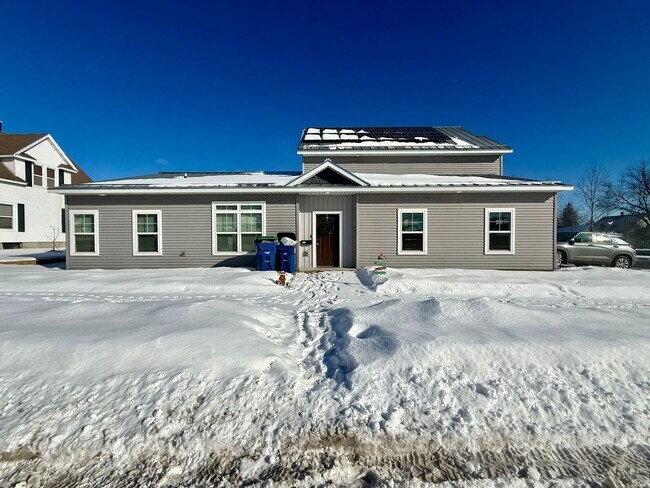 Building Photo - 516-518 W Thomas St