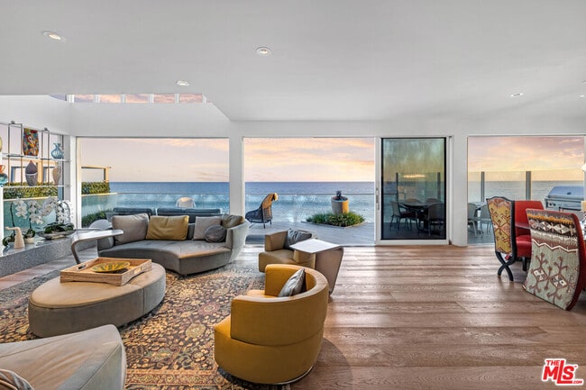 Building Photo - 26940 Malibu Cove Colony Dr