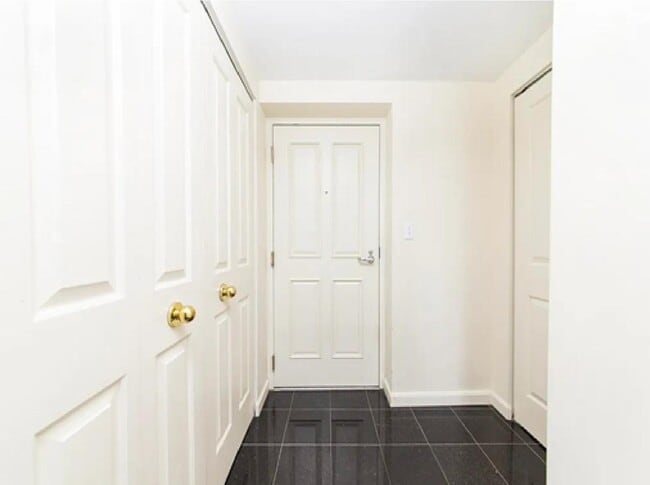 Building Photo - 8-12 Museum Way - 8-12 Museum Way