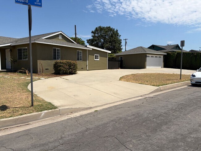 Building Photo - Beautiful 4-Bedroom Covina Home with Expansive Bonus Room, Circular Driveway & Private Backyard