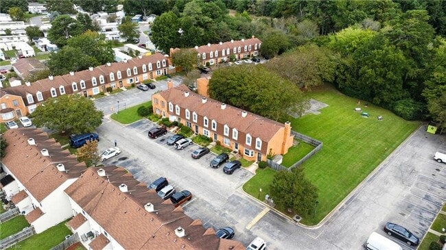 Building Photo - 2421 Julie Ct