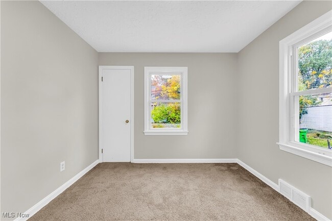 Building Photo - 20160 Beachview Dr