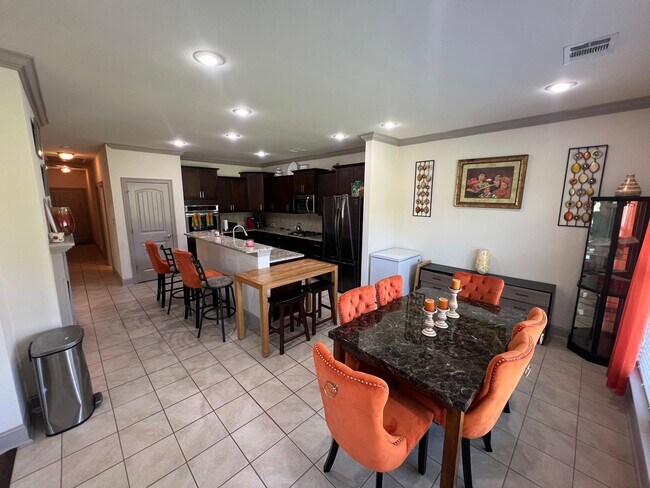 Building Photo - 18063 River Landing Dr