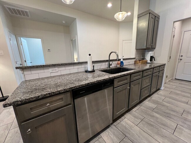 Building Photo - 2Bed/ 2Bath Available MAY- in Lubbock cooper ISD!