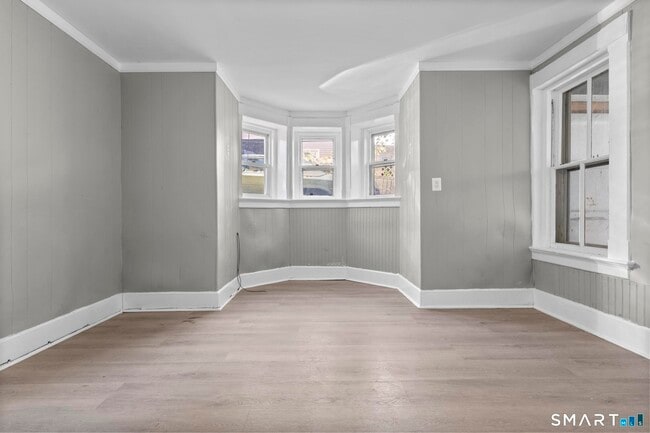 Building Photo - 18 Hobart St