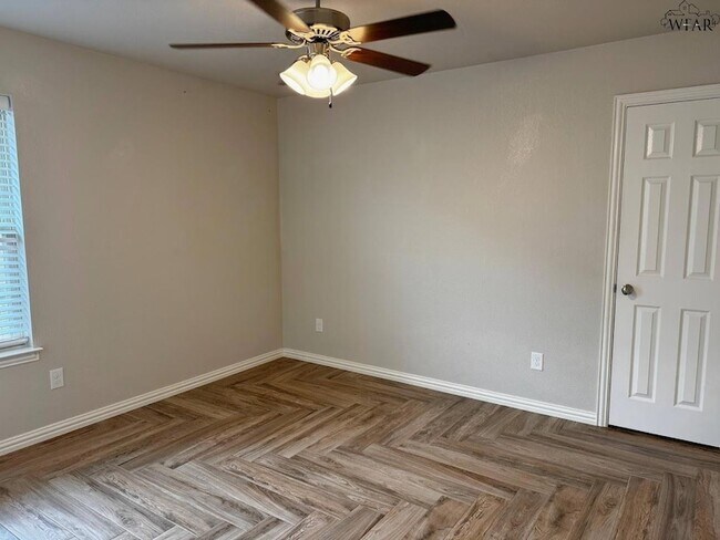 Building Photo - 301 Mariners Wy