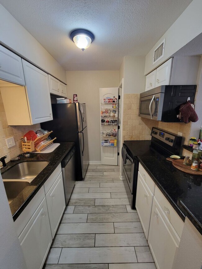 Building Photo - College Station - 2 bedroom / 2 bath downstairs condo at Cripple Creek Condos