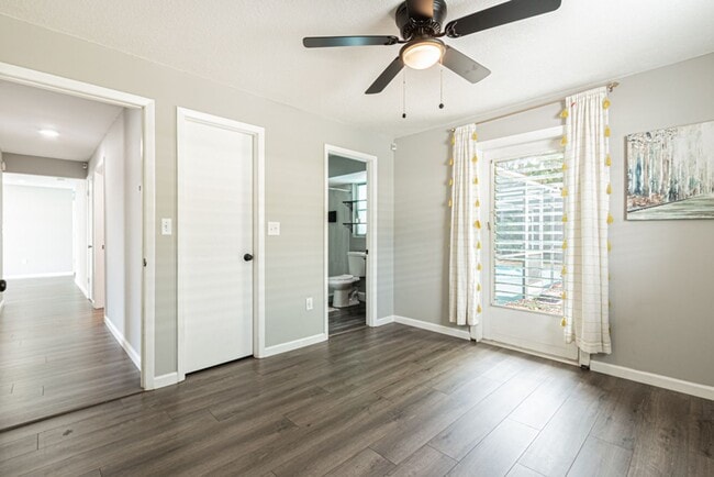 Building Photo - Pet-Friendly Home with Private Pool in Des...