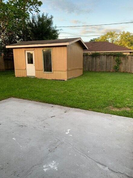 Extra large storage shed in backyard - 4514 Sage Cir