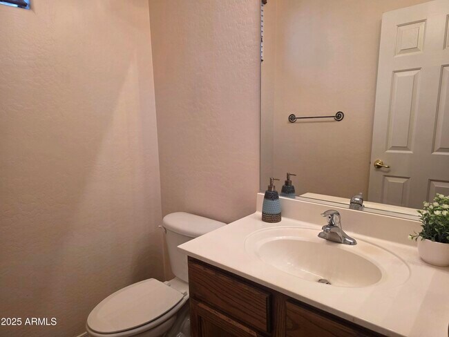 Building Photo - 1162 E Springfield Pl