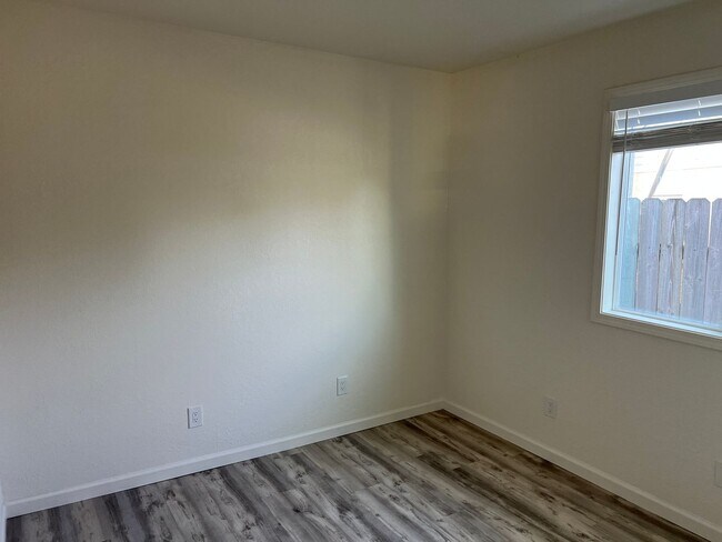 Building Photo - BEAUTIFUL DETACHED ADU WITH AC, NEW APPLIANCES, PRIVATE ENTRANCE, UPDATED KITCHEN AND MORE!!!