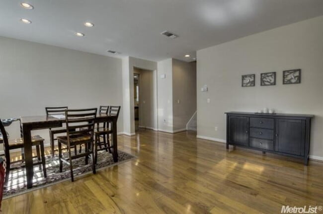 Building Photo - 1411 Landmark Cir