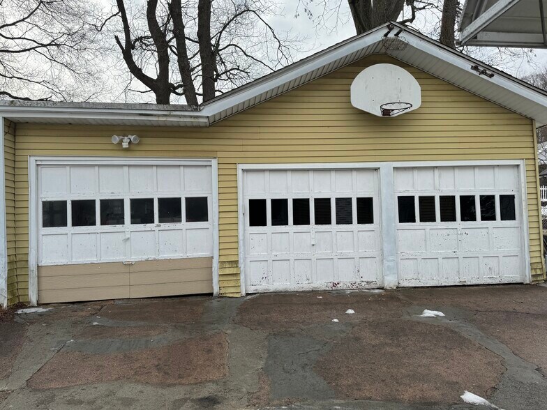 Building Photo - 138 Hemlock St