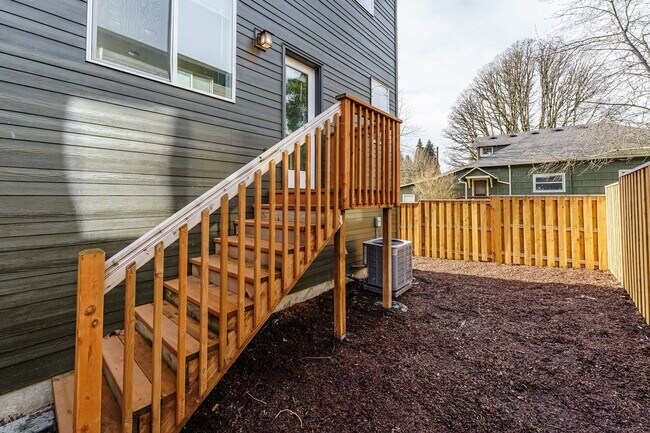 Building Photo - Move In Ready 3 Bedroom 2.5 Bathroom - Convenient Camas Location