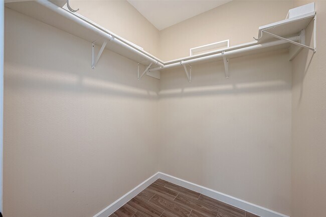 Building Photo - 25907 Glen Loch Dr
