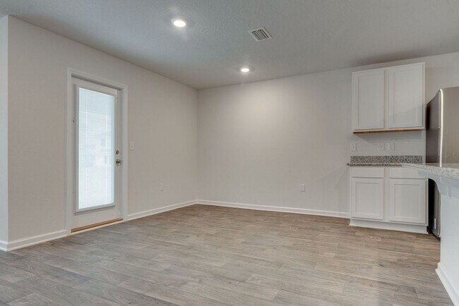 Building Photo - Spacious 4-Bedroom Home - Cambria