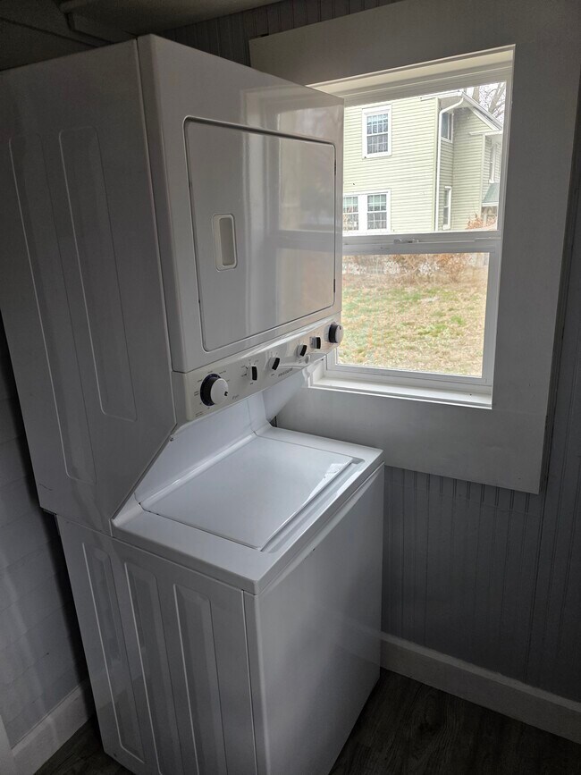 Building Photo - 31 S Gladstone Ave