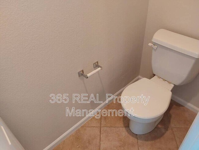 Building Photo - 1561 Pelican Lakes Point