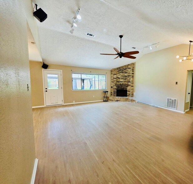 Building Photo - 13438 Nevermore Dr