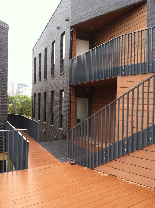 Private entrance off connecting stairway - 432 Liberty Hl