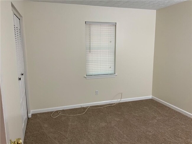 Building Photo - 4167 Oak Ferry Dr NE