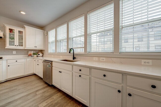 Building Photo - 12544 Ovation Dr