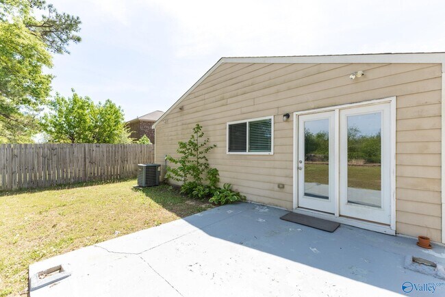 Building Photo - 163 Sedgewick Dr