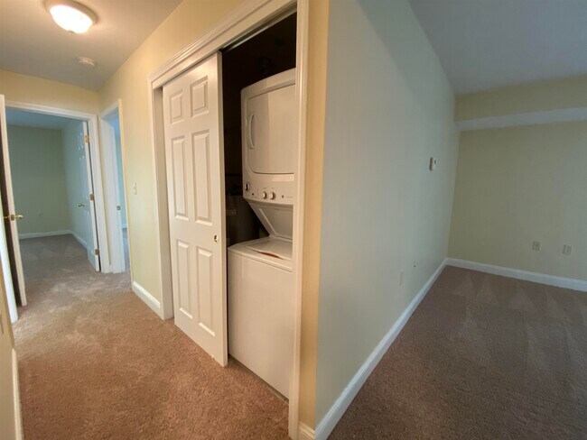 Building Photo - 99 S Mammoth Rd