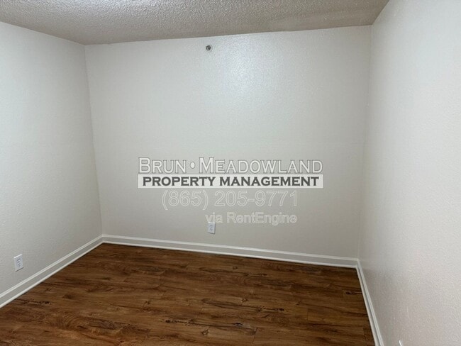 Building Photo - 436 E Red Bud Rd