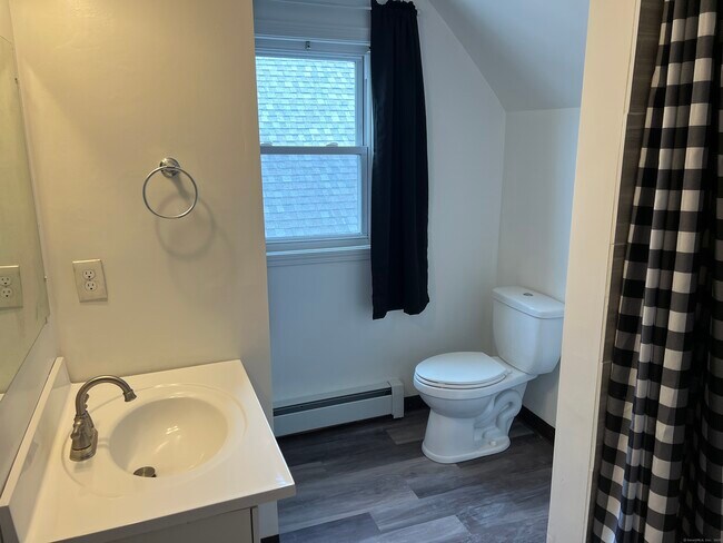 Building Photo - 4 Magnolia St