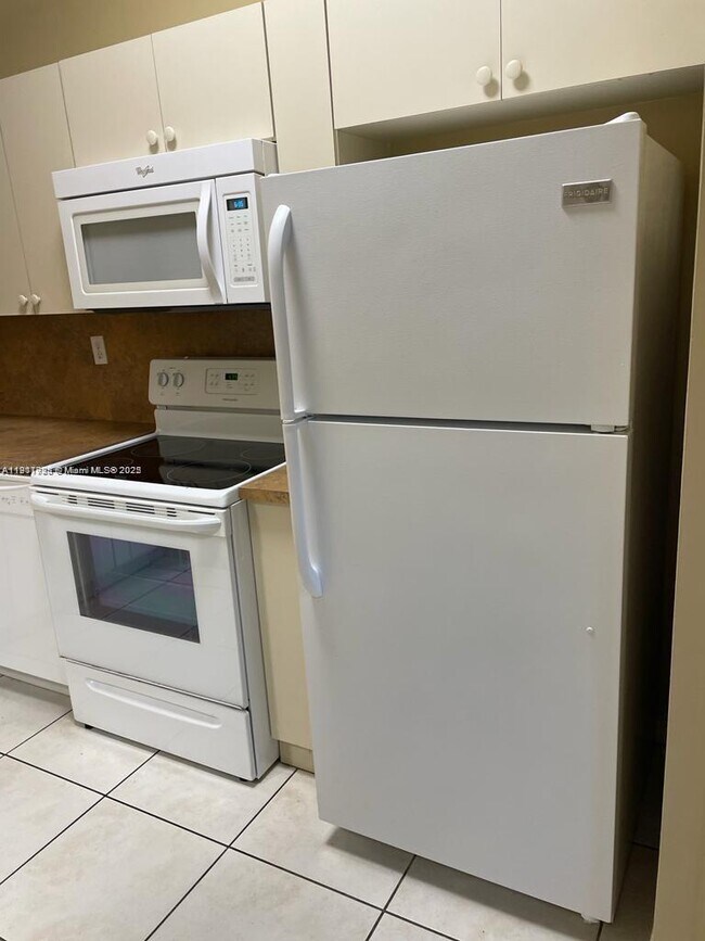 Building Photo - 2920 SE 13th Rd