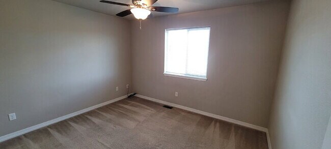 Building Photo - "Charming 3-Bedroom Townhouse Retreat in Colorado Springs – Spacious 1704 Sq Ft with 2.5 Bathrooms!"