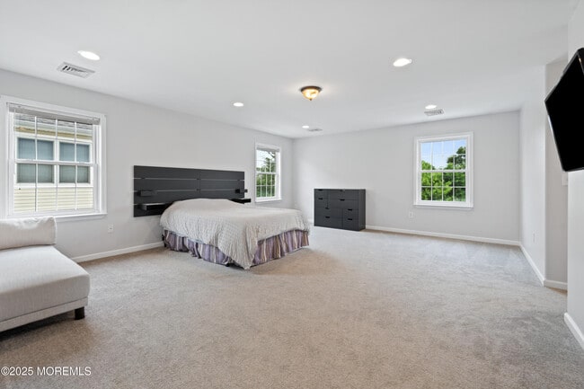 Building Photo - 36 Main St