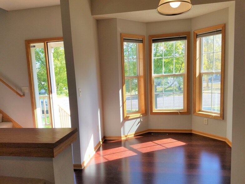 Bay window in office, just off of the kitchen - 2407 Foxglove Cir