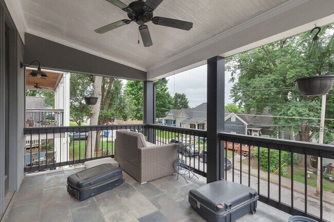 Building Photo - Stunning 4/3.5 Home in Highly Sought-After Area w/ 1300 Sq Ft of Outdoor Space!