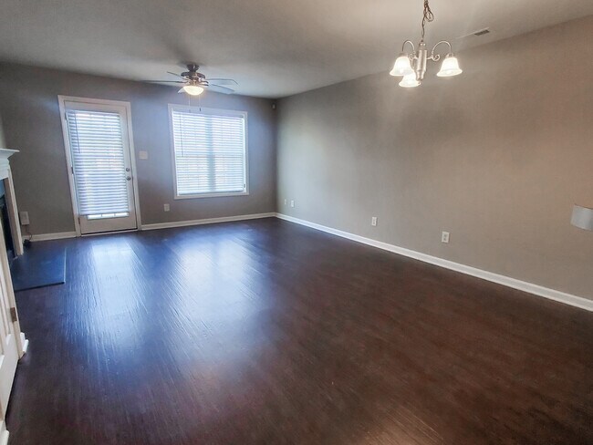 Building Photo - 912 Savin Landing