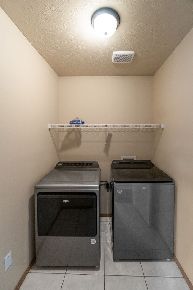 Building Photo - Spacious 3 Bed, 2.5 Bath Home in Spokane V...