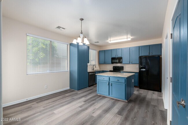 Building Photo - 17410 W Holland Ln