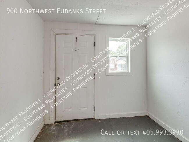Building Photo - 900 NW Eubanks St