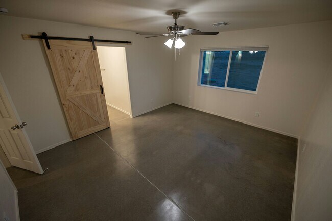 Building Photo - 266 Halli Jo Loop