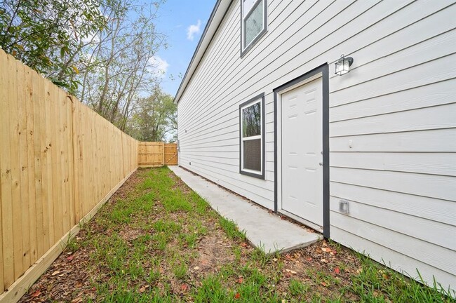 Building Photo - 6609 Bacher St